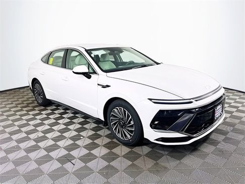 New 2025 Hyundai Sonata SEL image 2