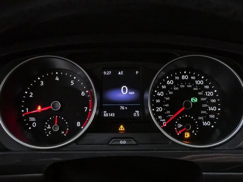 Used 2018 Volkswagen Tiguan SEL FWD image 23
