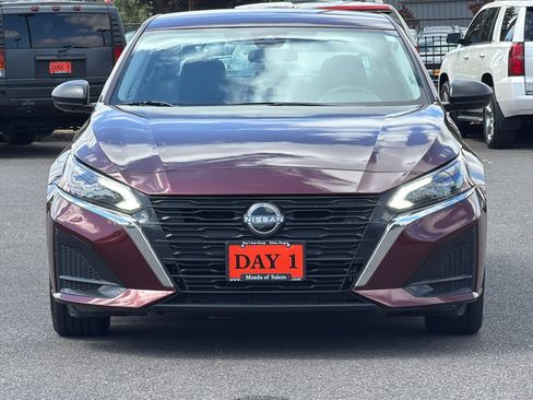 Used 2025 Nissan Altima 2.5 SV FWD image 11