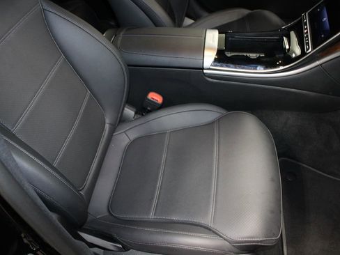 Used 2025 Mercedes-Benz C 300 Sedan image 18