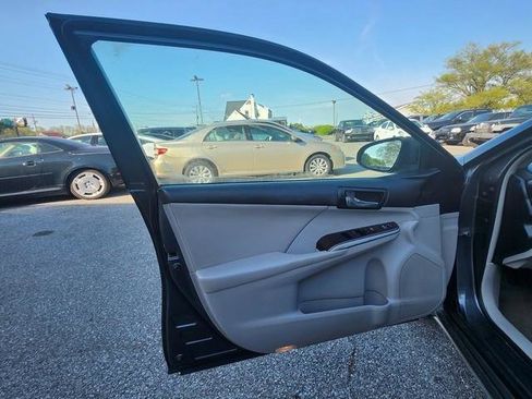 Used 2012 Toyota Camry XLE FWD image 9