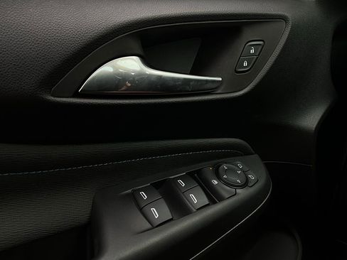 Used 2025 Buick Envista Sport Touring image 19