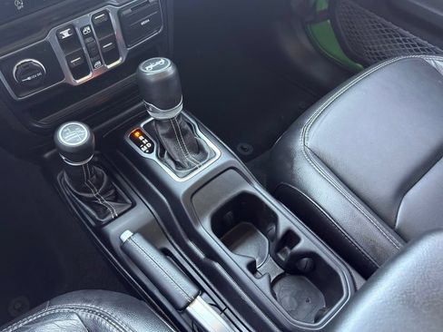 Used 2019 Jeep Wrangler Unlimited Sahara AWD/4WD image 20