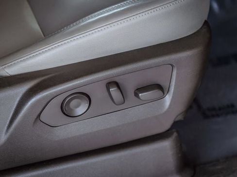 Used 2021 Chevrolet Suburban LT image 45