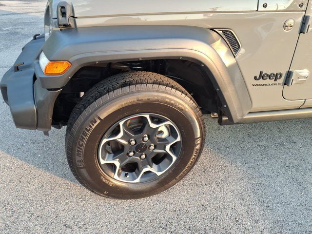 Used 2023 Jeep Wrangler Unlimited Sport w/ Sun And Sound Package AWD/4WD image 4