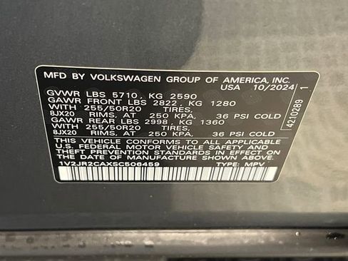 Certified 2025 Volkswagen Atlas SE image 30
