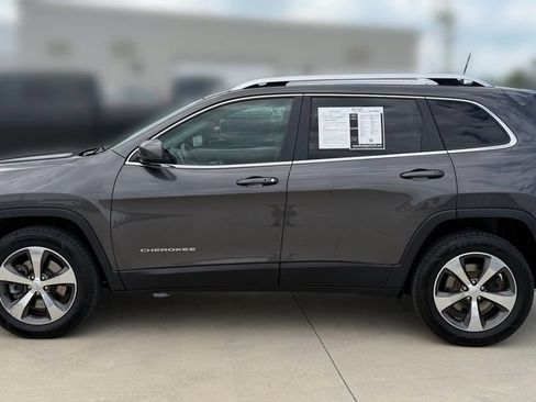 Used 2020 Jeep Cherokee Limited AWD/4WD image 2