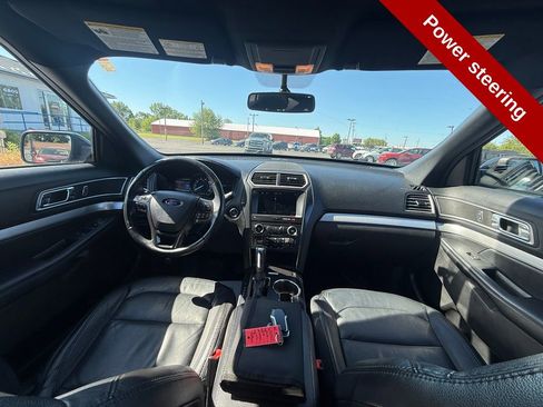 Used 2017 Ford Explorer XLT w/ Equipment Group 202A AWD/4WD image 41
