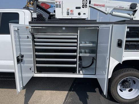 New 2025 Ford F550 4x4 SuperCab Super Duty image 29