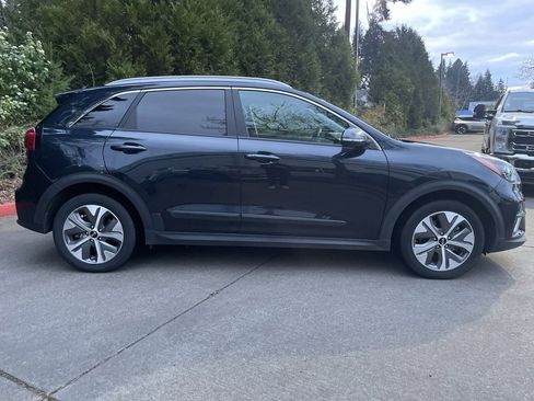 Used 2020 Kia Niro EX w/ Cold Weather Package image 3