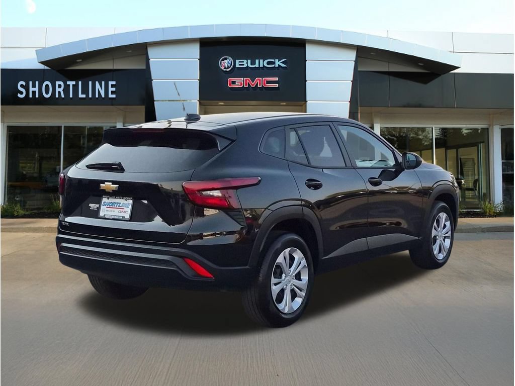Used 2026 Chevrolet Trax LS FWD image 3