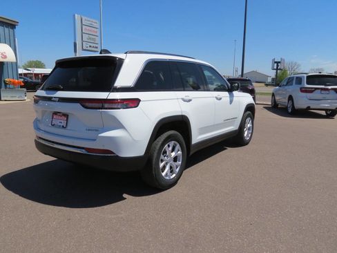 Used 2022 Jeep Grand Cherokee Limited AWD/4WD image 4