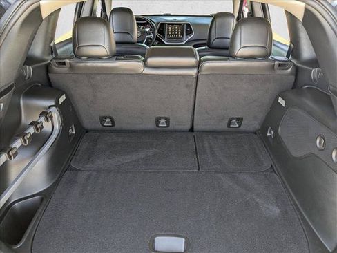 Used 2018 Jeep Cherokee Latitude Plus FWD image 6