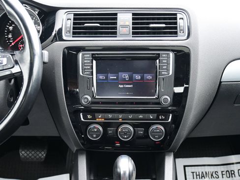 Used 2018 Volkswagen Jetta SEL image 16