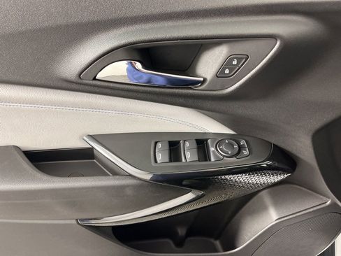 Certified 2025 Chevrolet Trax LT FWD image 25