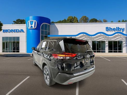 Used 2023 Nissan Rogue SV image 6