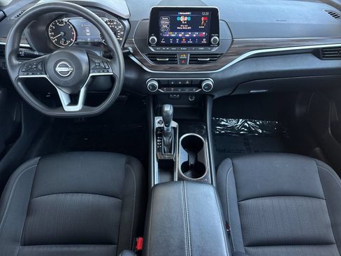 Used 2024 Nissan Altima 2.5 SV FWD image 12