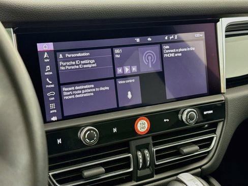 Certified 2025 Porsche Macan AWD/4WD image 18