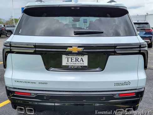 New 2026 Chevrolet Traverse High Country w/ LPO, Floor Liner Package AWD/4WD image 5