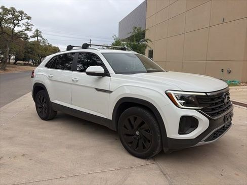 Used 2024 Volkswagen Atlas Cross Sport SE image 4