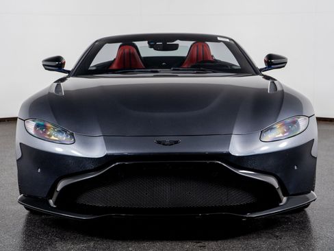 Used 2021 Aston Martin V8 Vantage Convertible image 22