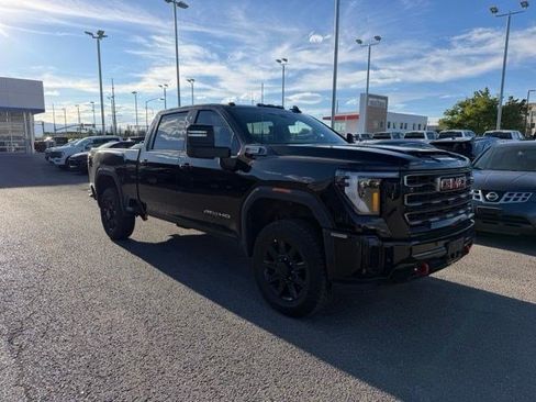 Used 2026 GMC Sierra 2500 AT4 AWD/4WD image 3