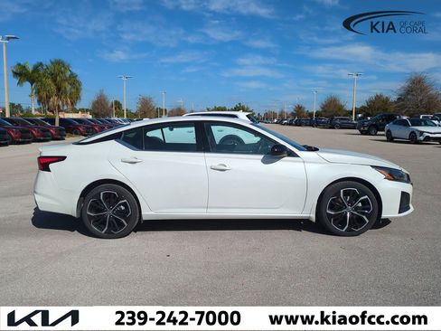 Used 2024 Nissan Altima 2.5 SR image 4