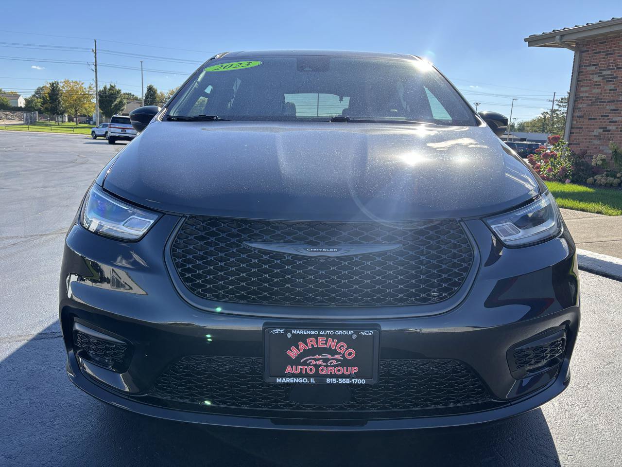 Used 2023 Chrysler Pacifica Touring-L w/ Uconnect Theater Family Group FWD image 8