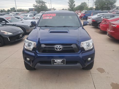 Used 2014 Toyota Tacoma 4x4 Double Cab w/ TRD Sport Package image 2