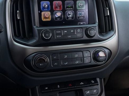 Used 2018 Chevrolet Colorado Z71 AWD/4WD image 19