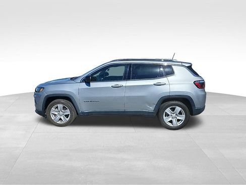 Certified 2022 Jeep Compass Latitude image 9
