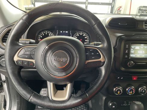 Used 2017 Jeep Renegade Latitude w/ Cold Weather Group AWD/4WD image 12