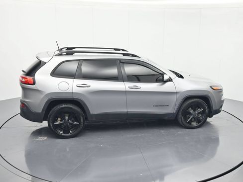 Used 2016 Jeep Cherokee Latitude FWD image 31