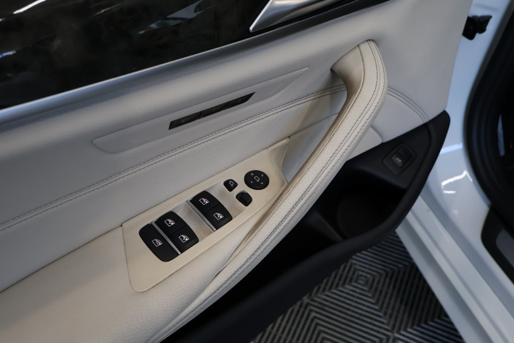 Used 2023 BMW 540i w/ M Sport Package RWD image 15