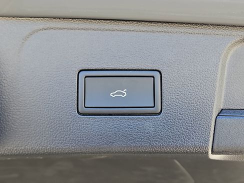 New 2026 Volkswagen Atlas SE image 8