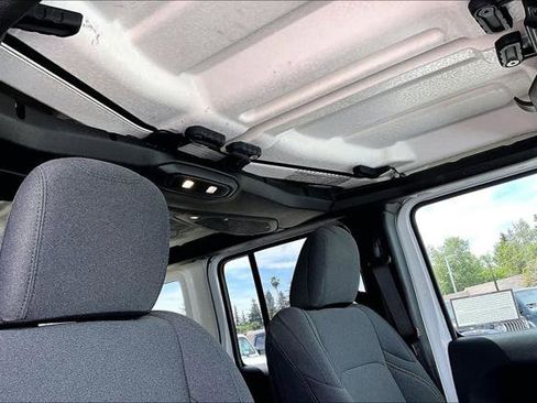 Certified 2025 Jeep Wrangler Unlimited Sahara w/ Safety Group AWD/4WD image 14