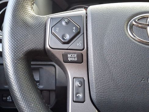 Used 2018 Toyota Tacoma TRD Sport AWD/4WD image 22