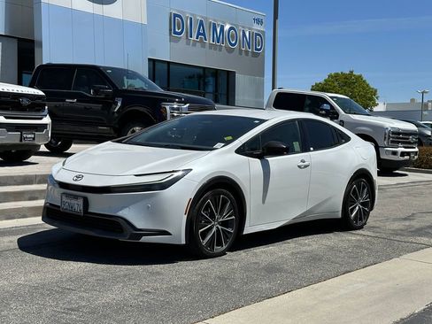 Used 2023 Toyota Prius XLE FWD image 2