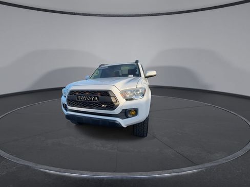 Used 2020 Toyota Tacoma SR5 RWD image 4
