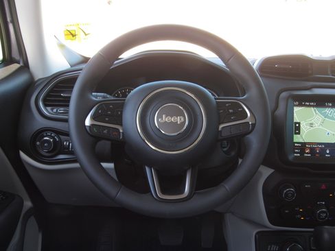 Used 2022 Jeep Renegade Latitude image 23