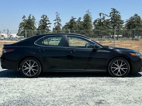 Used 2023 Toyota Camry SE FWD image 9