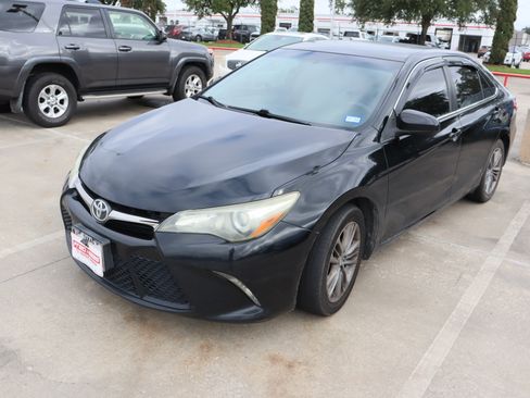 Used 2015 Toyota Camry SE image 6