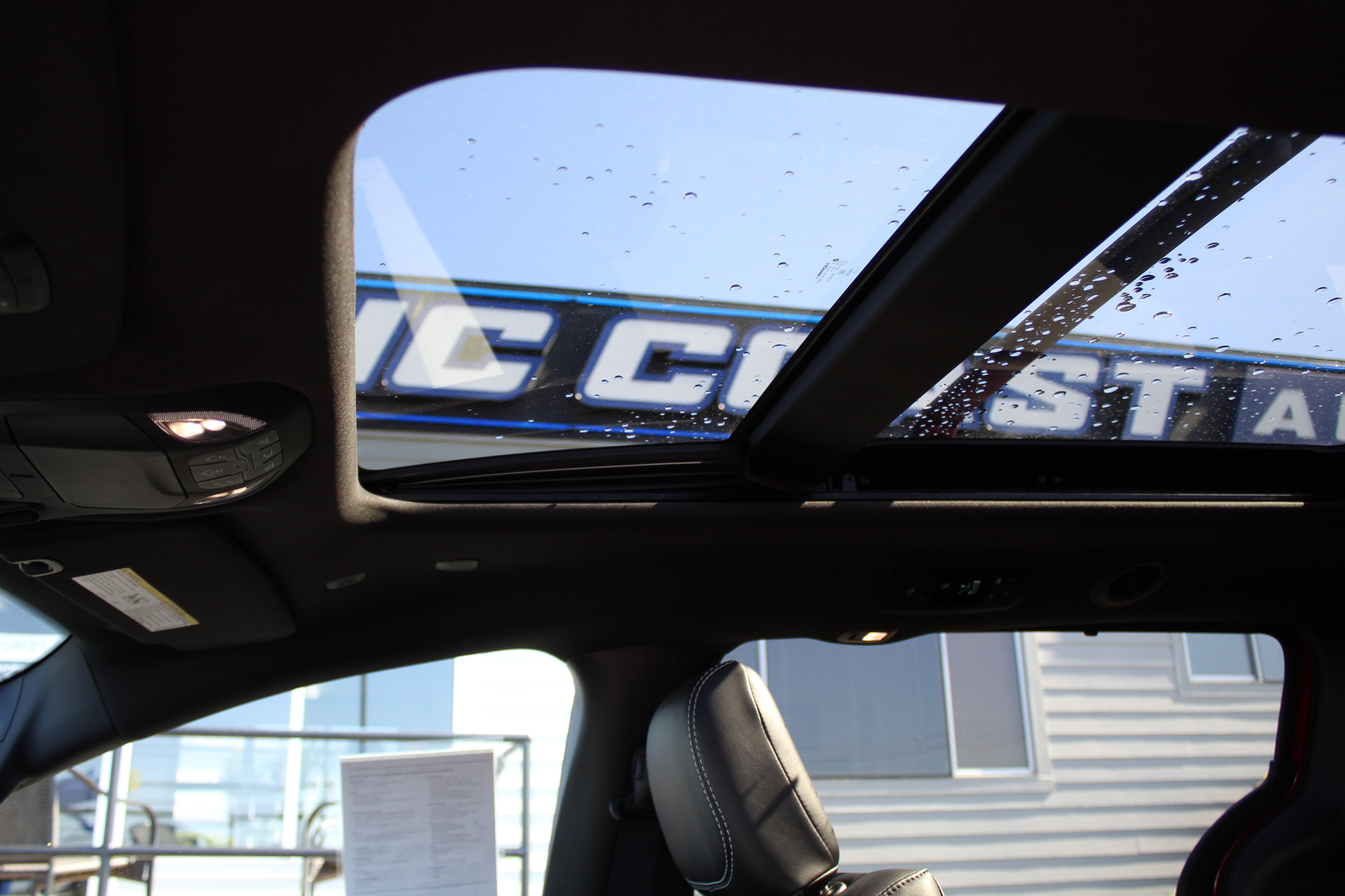 Used 2025 Chrysler Pacifica Select w/ Fav Edition Package FWD image 38