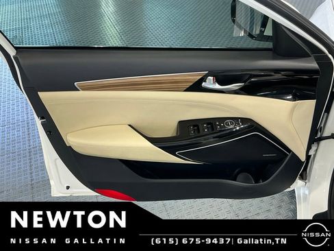 Used 2018 Kia Cadenza Premium w/ Luxury Package FWD image 36