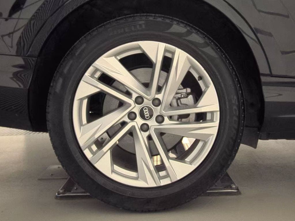 Used 2021 Audi Q7 3.0T Premium AWD/4WD image 18