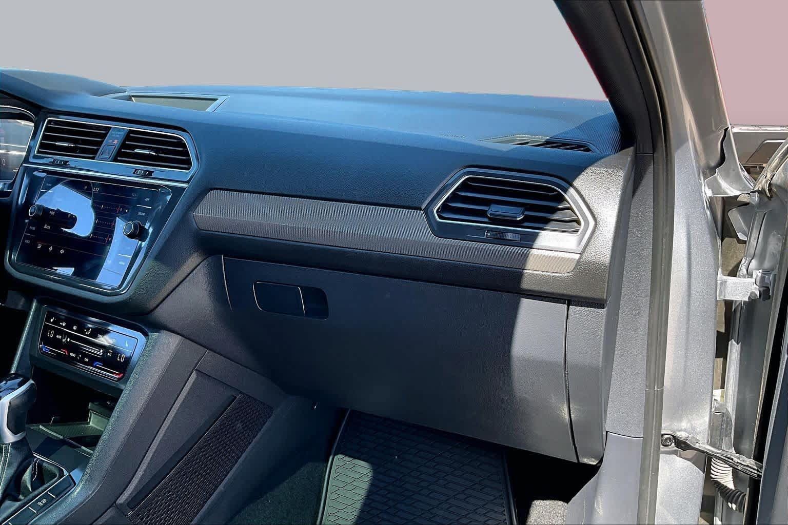 Used 2024 Volkswagen Tiguan SE R-Line FWD image 19