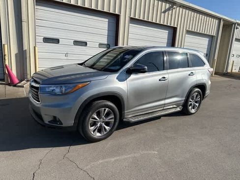 Used 2014 Toyota Highlander XLE image 16