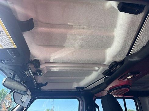 Used 2018 Jeep Wrangler Unlimited Sport S AWD/4WD image 31