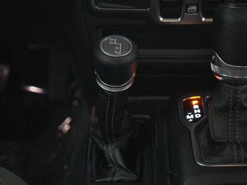 Used 2025 Jeep Wrangler Sahara image 20