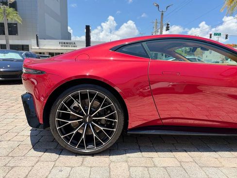 Used 2023 Aston Martin V8 Vantage Coupe RWD image 22
